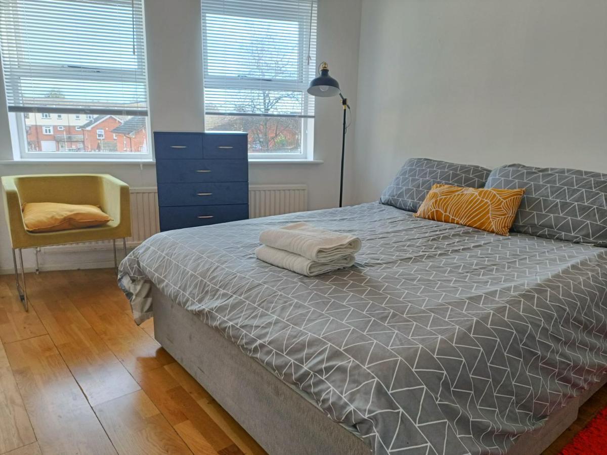 2 Bed Functional House Close To Manor Park Train Station Ferienhaus *