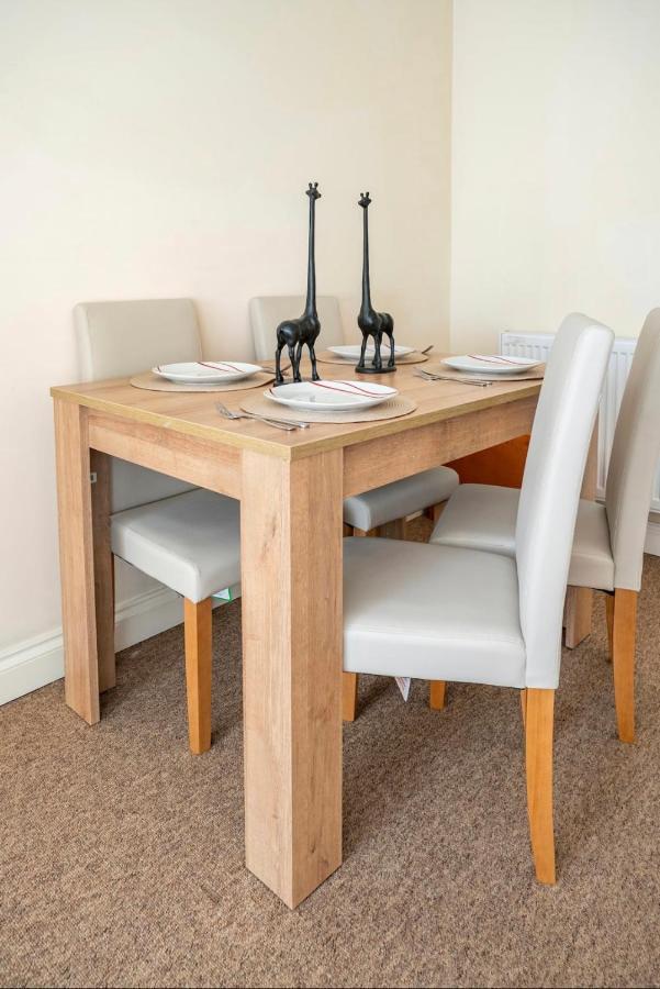 Holiday home 2 Bed Terraced House With Loft In Stratford London