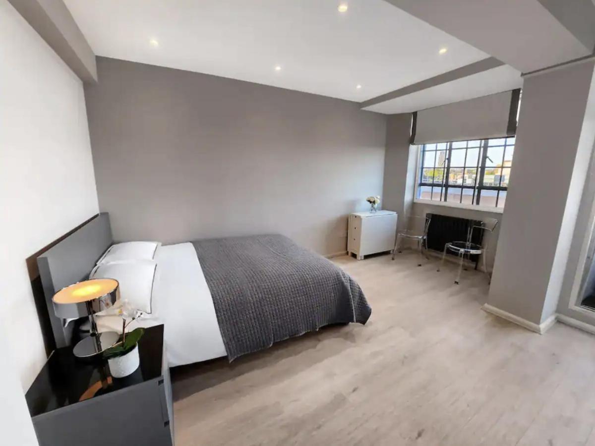 Chelsea Flat 10 Mins Harrods, Balcony, Gym, Air Conditioning London
