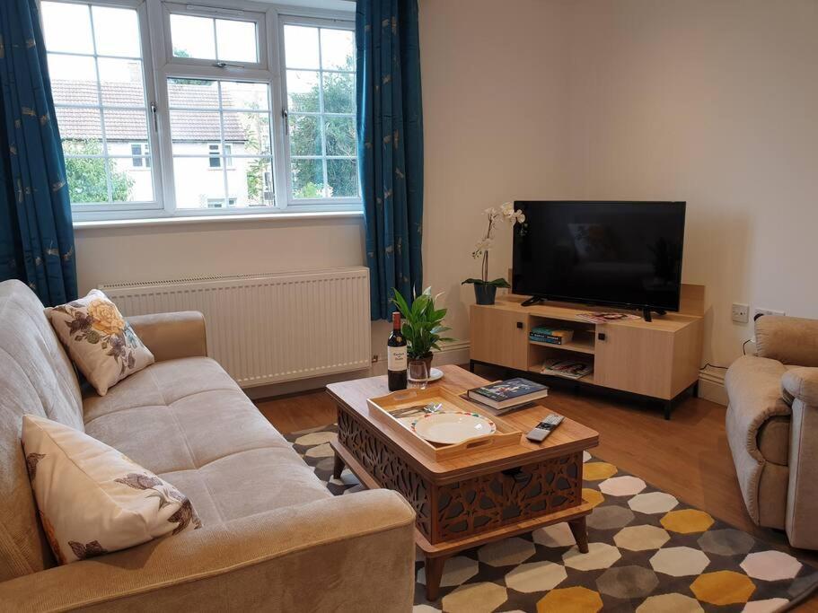 Apartment New - Private King Bed -put- With Terrace, Free Parking, Near Tube