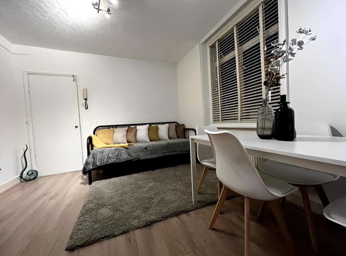 Nice 1 Bed Flat London/chiswick For 4 People * London