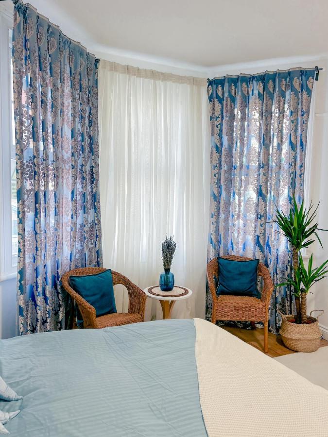 Zozy Happy Land Guest house London