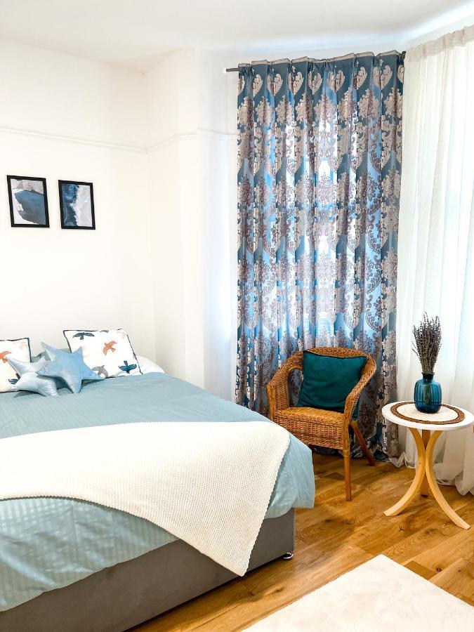 Zozy Happy Land Guest house London
