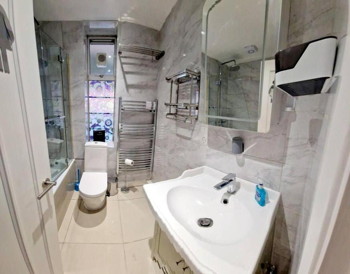 Modern 3-bed House In Surrey Quays * London
