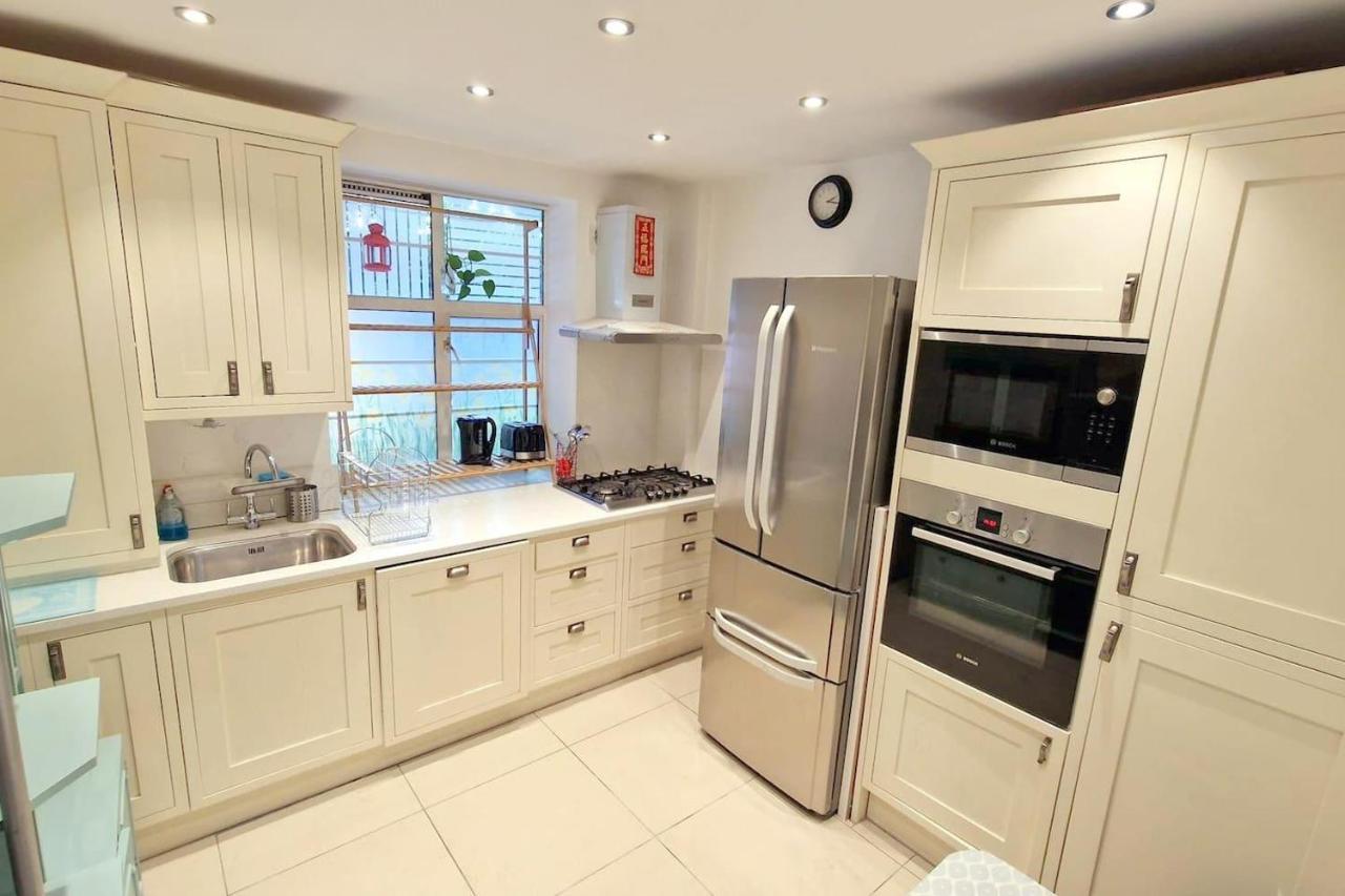 Ferienhaus Modern 3-bed House In Surrey Quays *