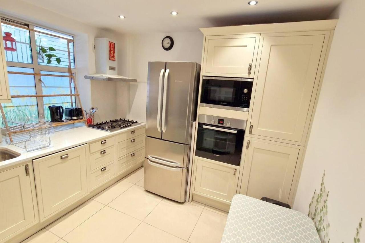 Ferienhaus Modern 3-bed House In Surrey Quays