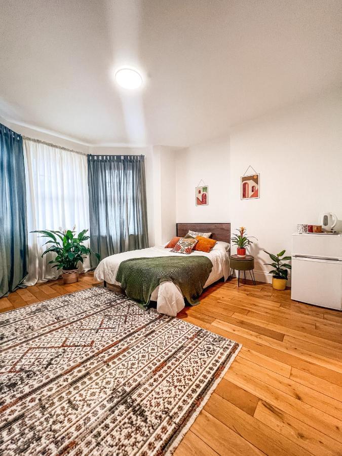 Guest house Zozy Happy Land