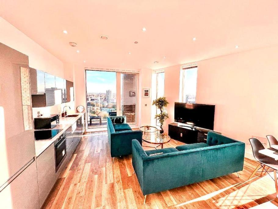 Luxury 2 Bed Penthouse Battersea River/city View Apartment