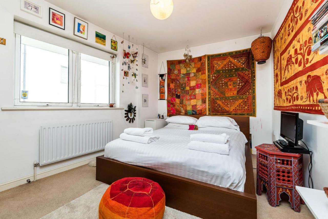 Delightful Moroccan Inspired Flat Hackney Sleeps 2 Apartment London