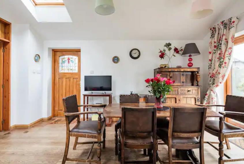 Lovely Three Bedroomed House, Parking 2 Cars Holiday home *