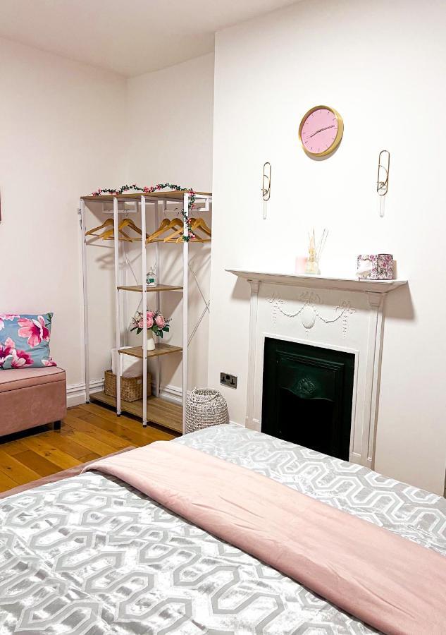Guest house Zozy Happy Land London
