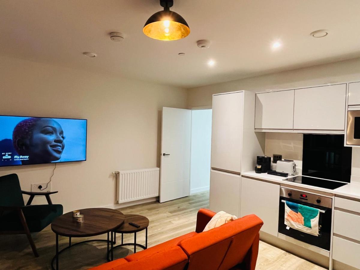 Modern Flat With A Skyline View * London