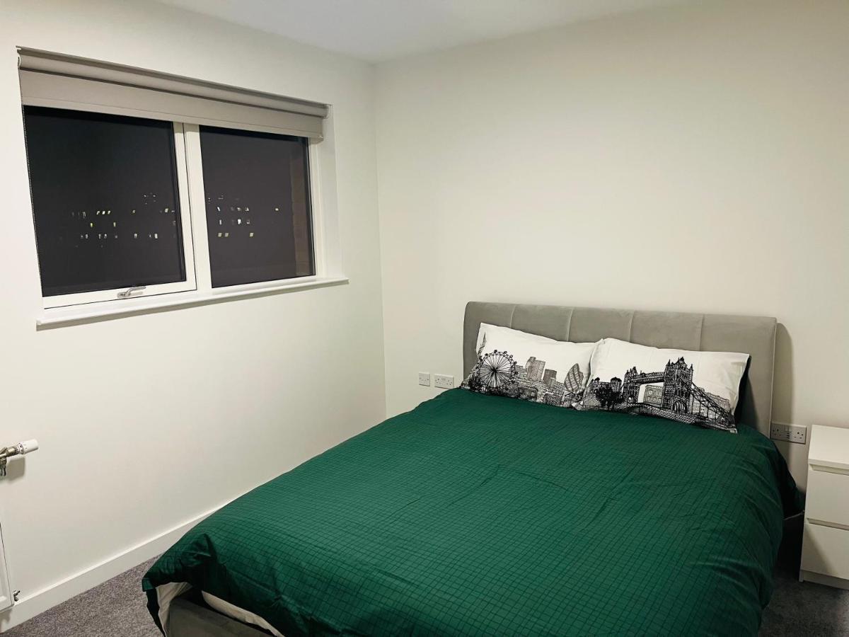 Modern Flat With A Skyline View * London