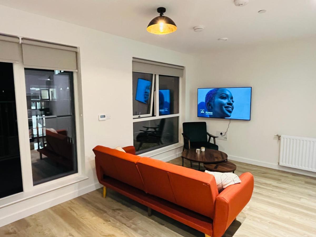 Modern Flat With A Skyline View Apartment London