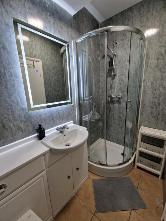 Privatunterkunft Affordable In Shared Flat, Bridge London