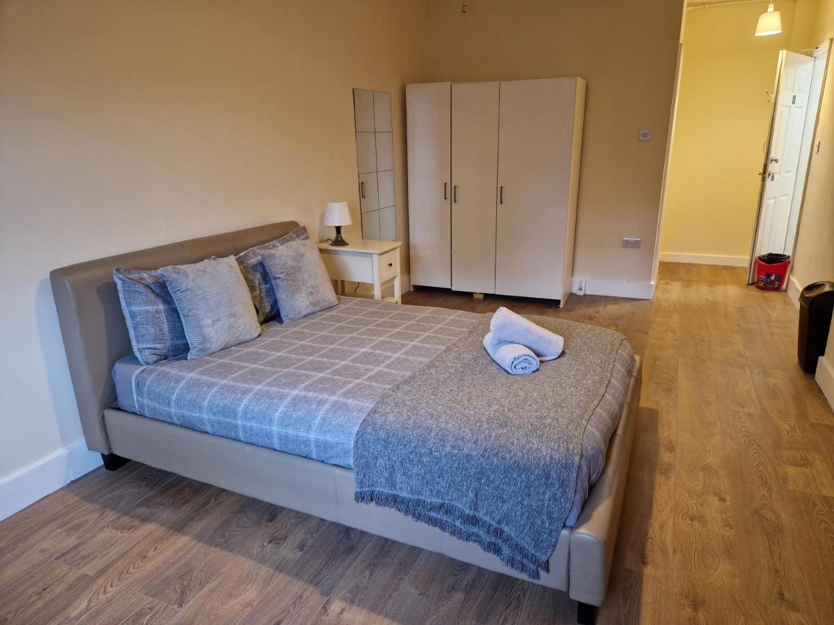 Privatunterkunft Affordable In Shared Flat, Bridge *