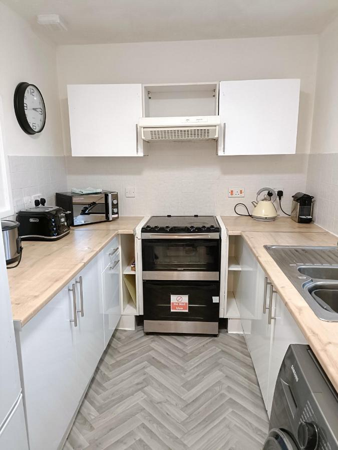 Ferienhaus 2 Bed Functional House Close To Manor Park Train Station