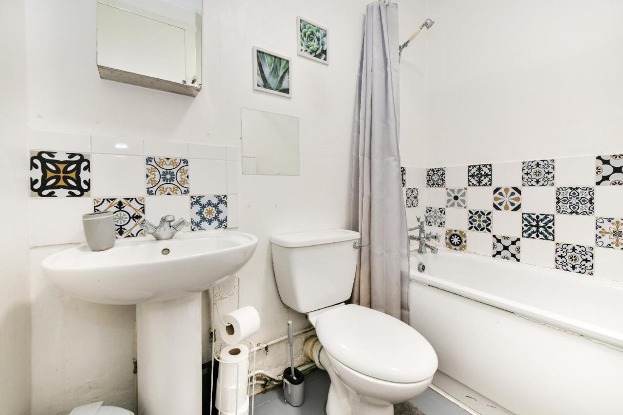 Lovely 2 -bedroom Unit In Greater Apartment London