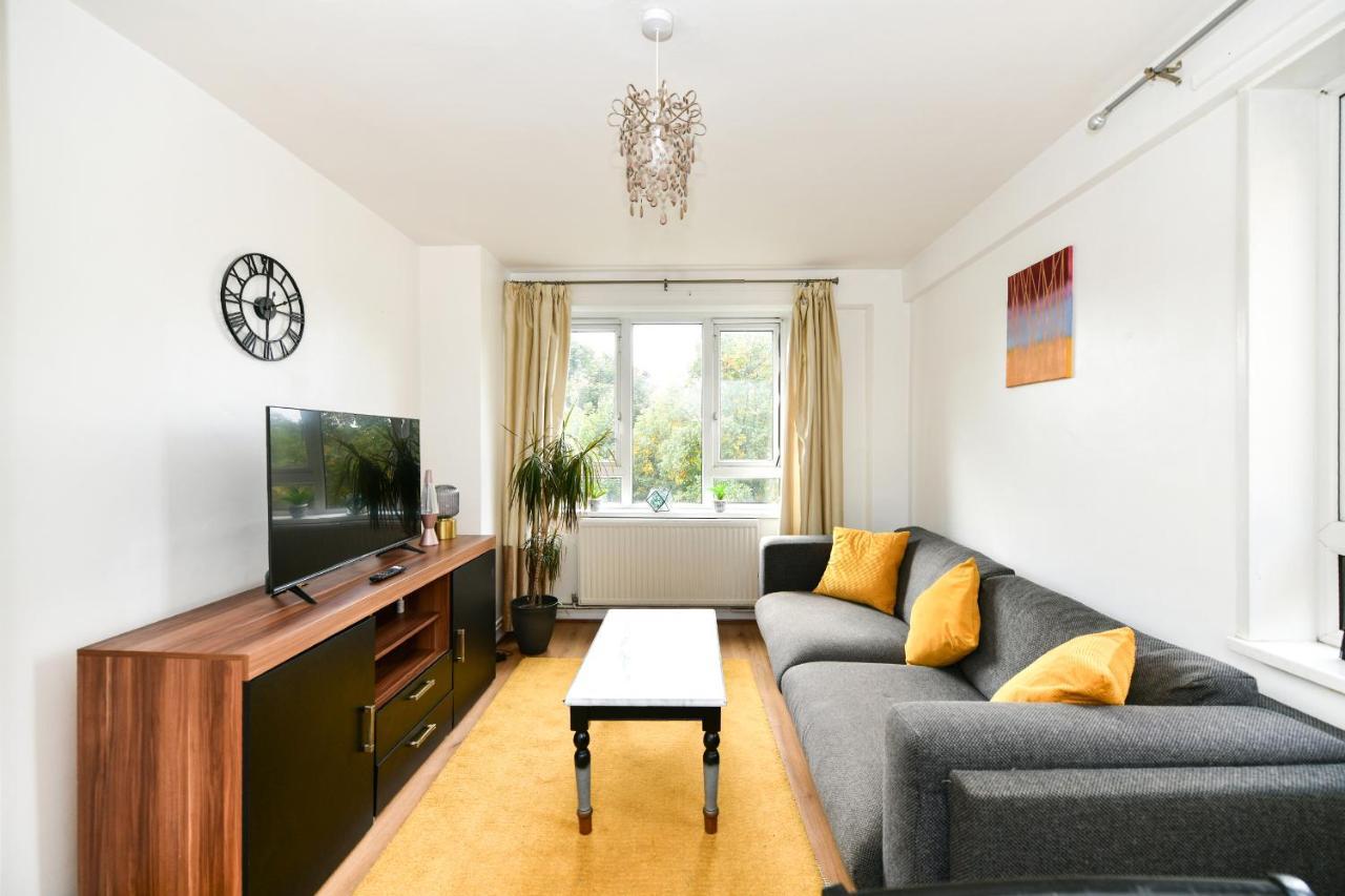 Apartment Lovely 2 -bedroom Unit In Greater London