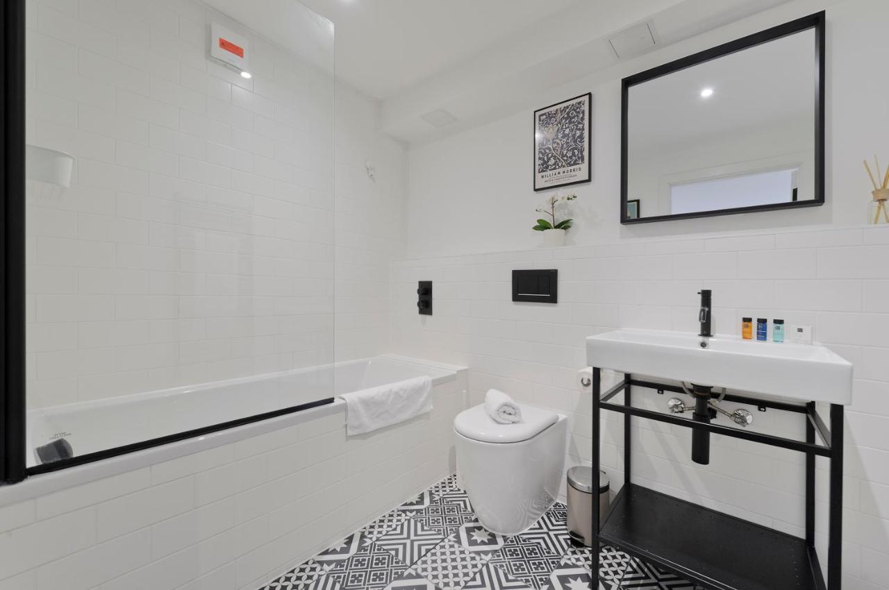 Luxury One Bedroom Greenwich Near Canary Wharf By Underthedoormat London
