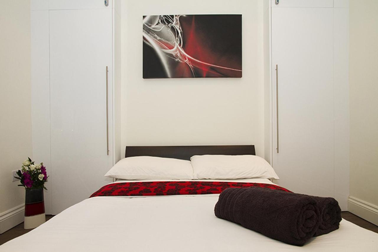 Holiday Lets - C * London