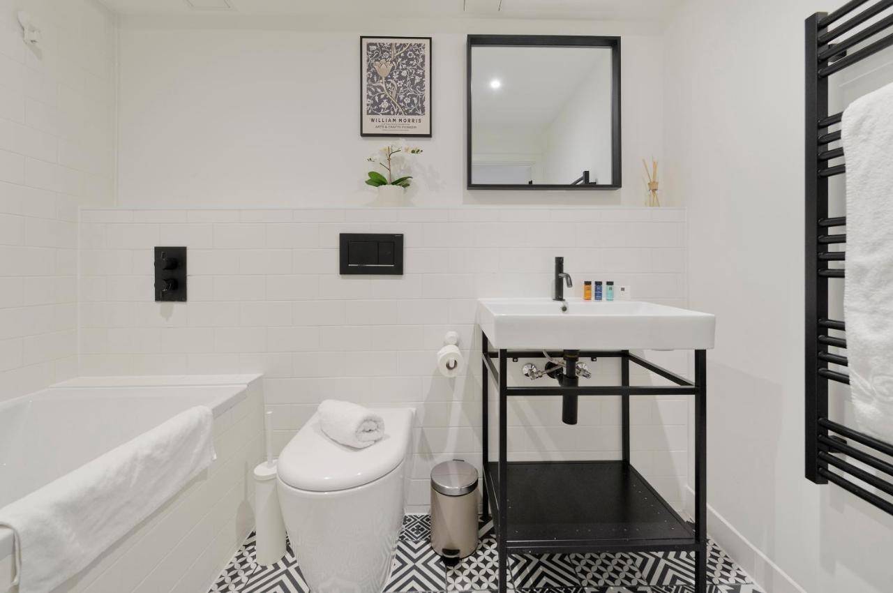 Luxury One Bedroom Greenwich Near Canary Wharf By Underthedoormat London