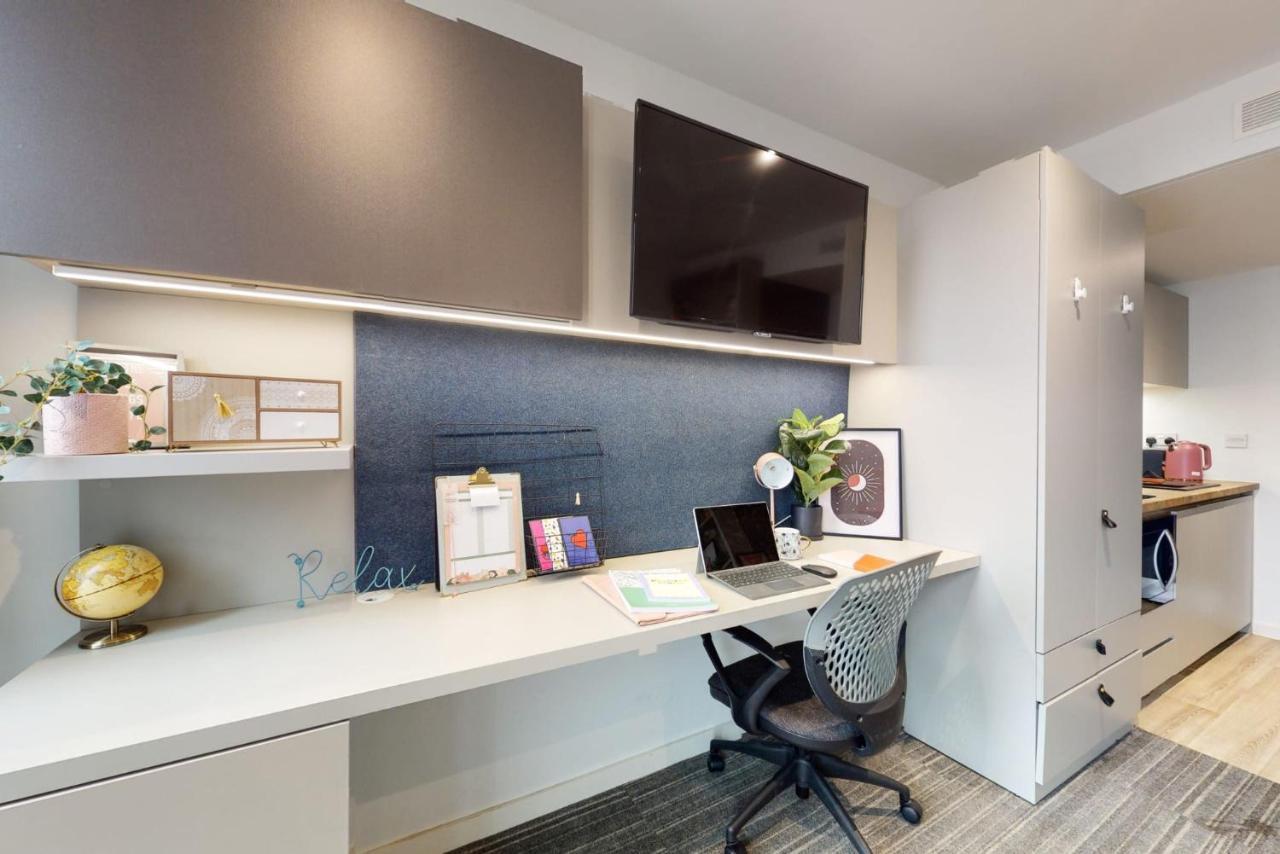 And Ensuite Bedrooms With Shared Kitchen At Chapter Ealing Right Next To North Acton Tube Station Apartment