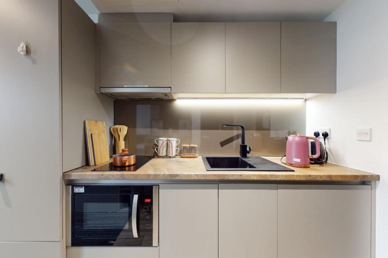 Apartment And Ensuite Bedrooms With Shared Kitchen At Chapter Ealing Right Next To North Acton Tube Station London