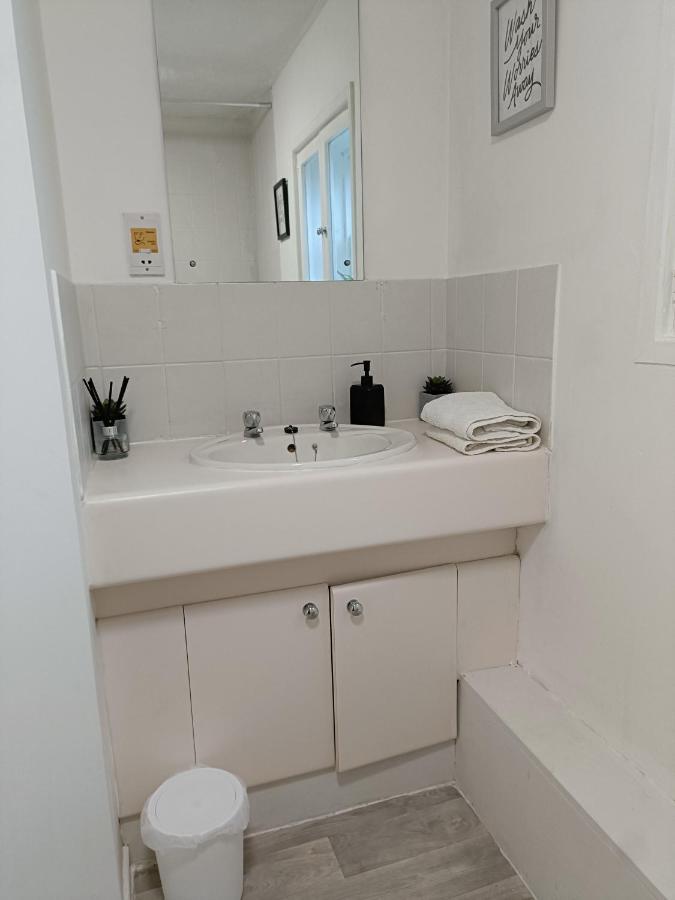 2 Bed Functional House Close To Manor Park Train Station *