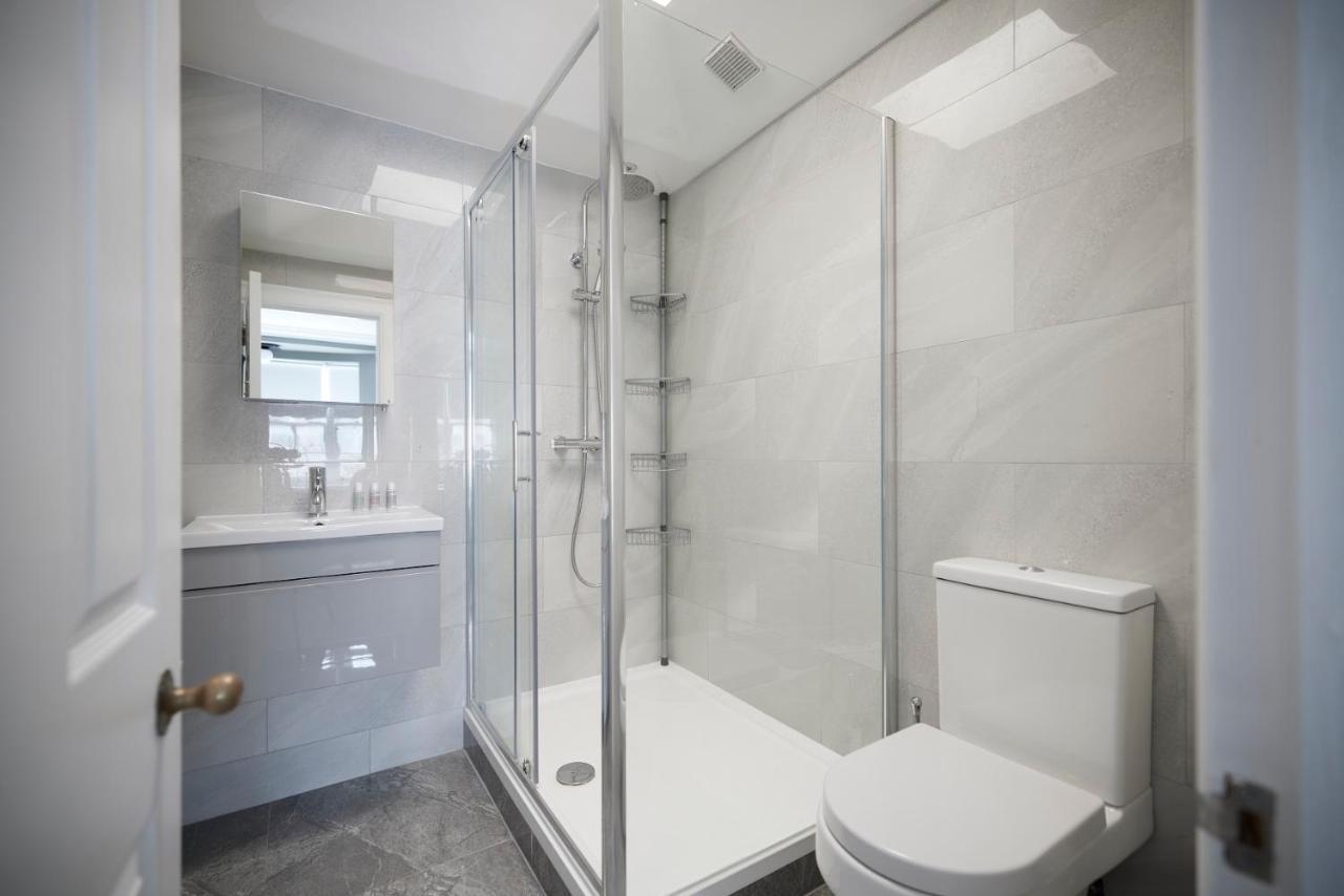 The South Kensington Wonder - Trendy 3bdr House With Garden Apartment *