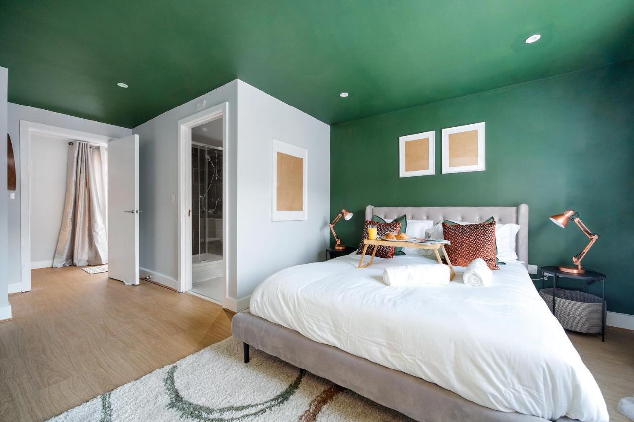 Canary Wharf Apartment