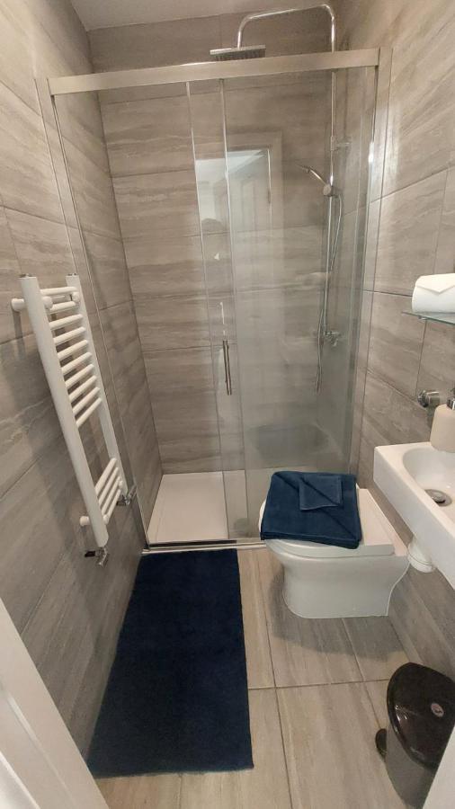 Double En-suite Available In 3 Bed Apt Guest house *
