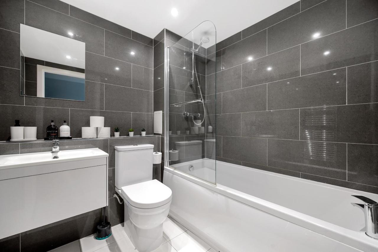 Canary Wharf Apartment *