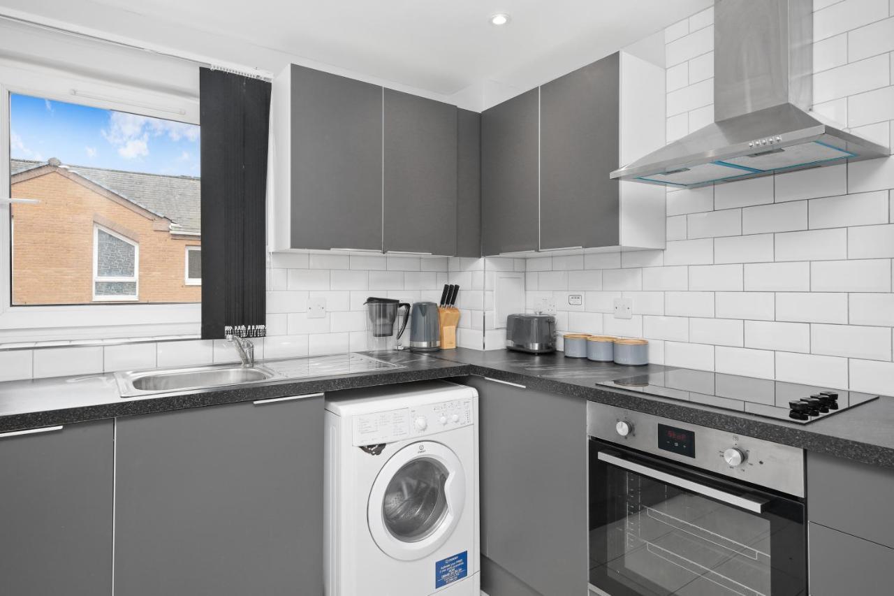 Canary Wharf Apartment