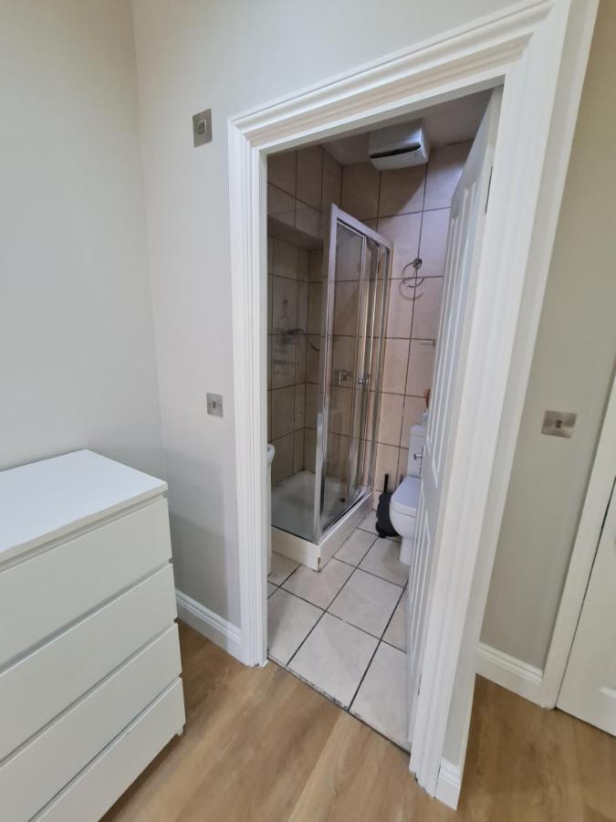 Lovely En-suite Bedroom R7 Apartment