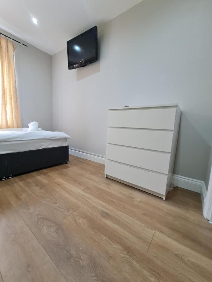Apartment Lovely En-suite Bedroom R7 London