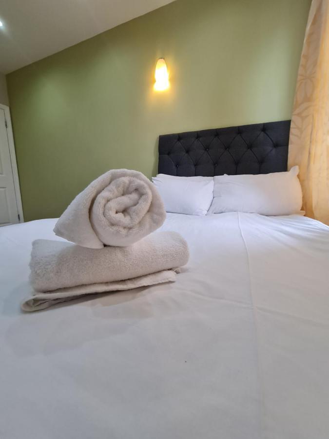 Apartment Lovely En-suite Bedroom R7 *