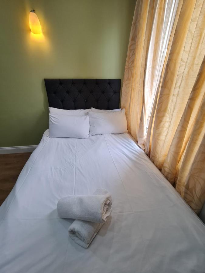 Apartment Lovely En-suite Bedroom R7 *