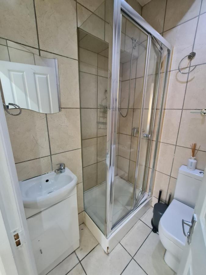 Lovely En-suite Bedroom R7 * London