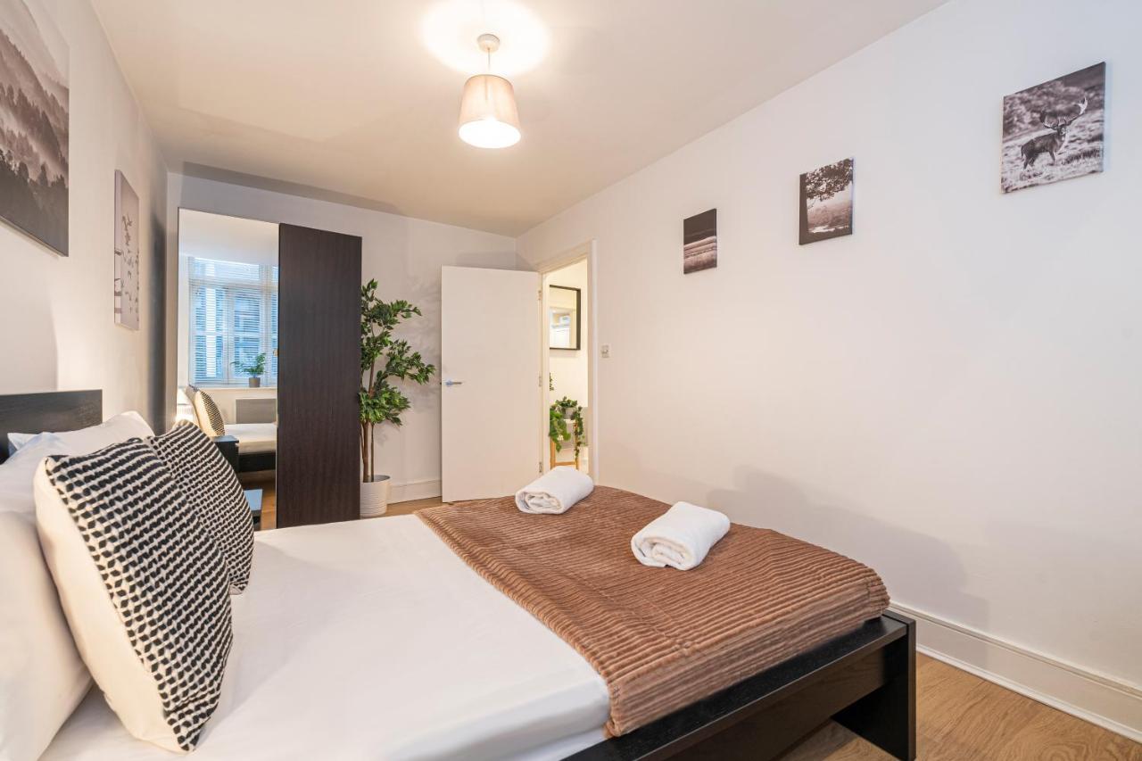 Farringdon Apartment *
