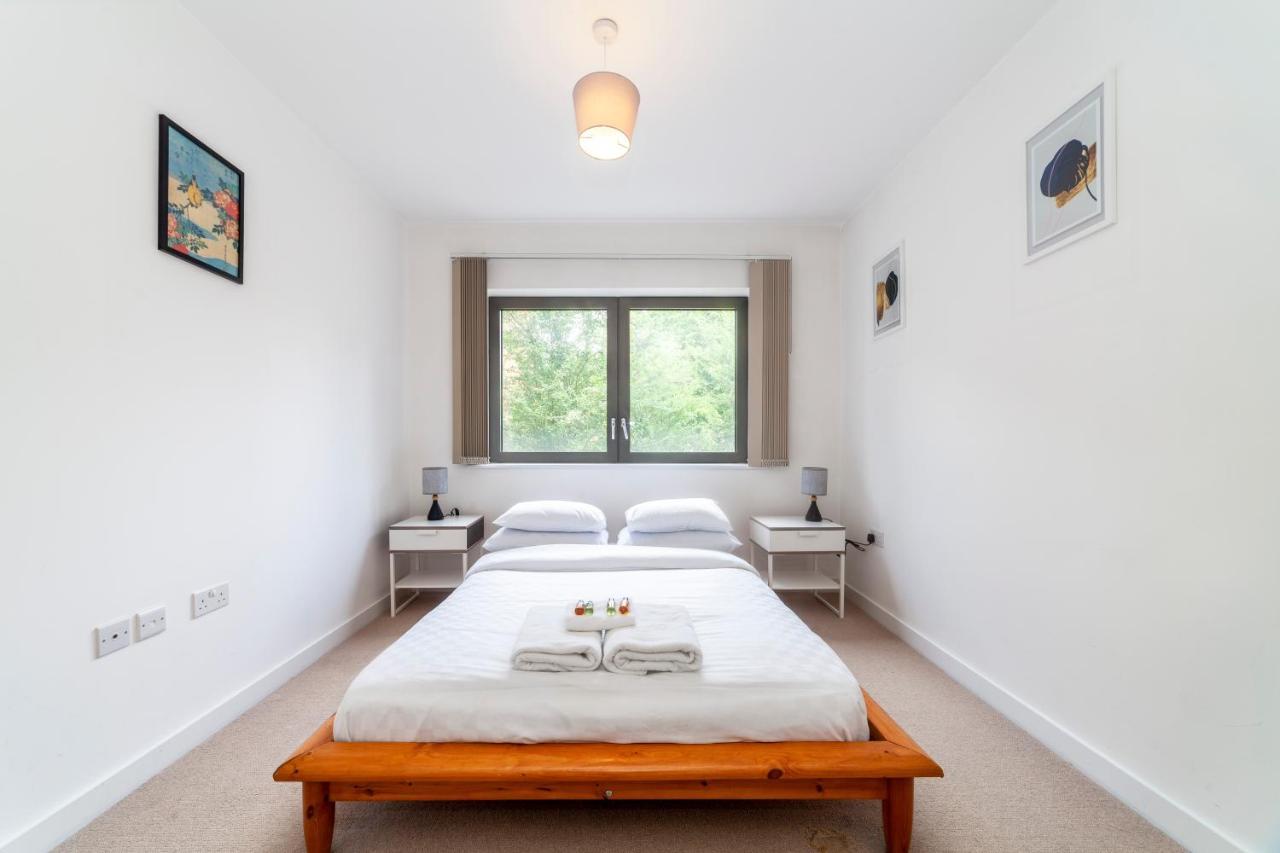Modern 3bdr Flat W Large Balcony, Kentish Town Apartment