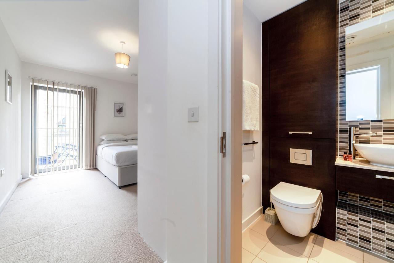 Modern 3bdr Flat W Large Balcony, Kentish Town Apartment