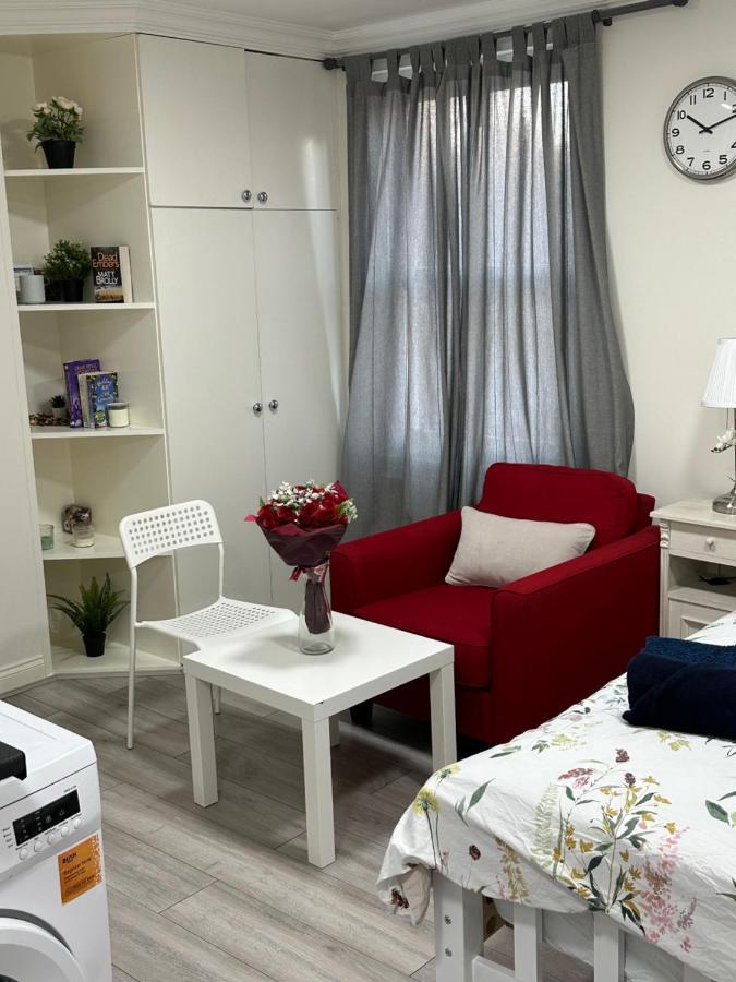 Guest And Rest 7 * London