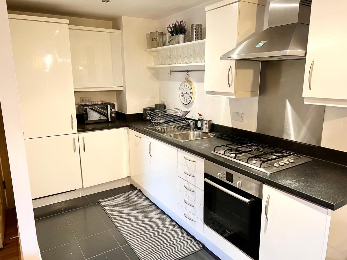 2 Bedroom Near Olympic Park With Free Parking