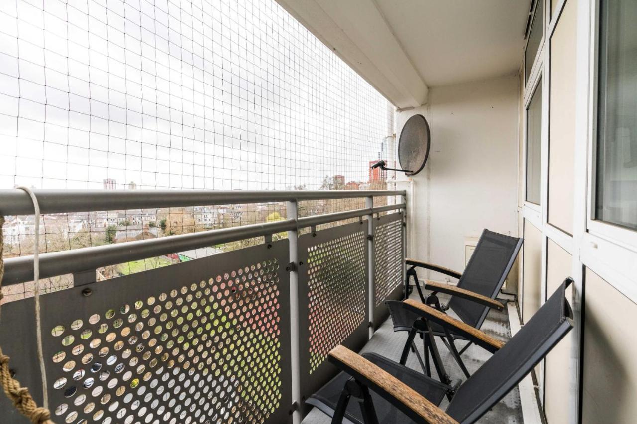 A Skyhigh For 2 In Vauxhall Apartment *