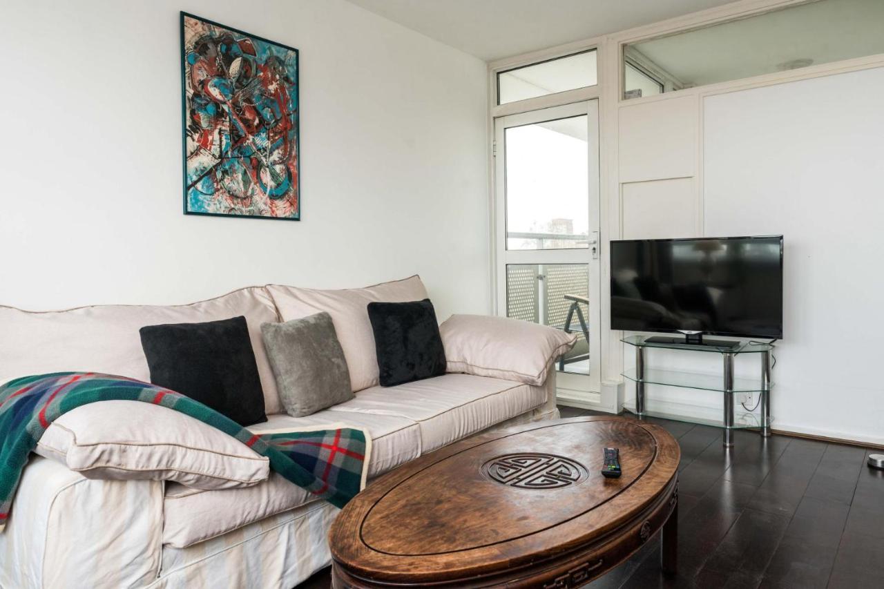 A Skyhigh For 2 In Vauxhall Apartment London