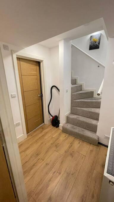 S-w-4 Apartment *