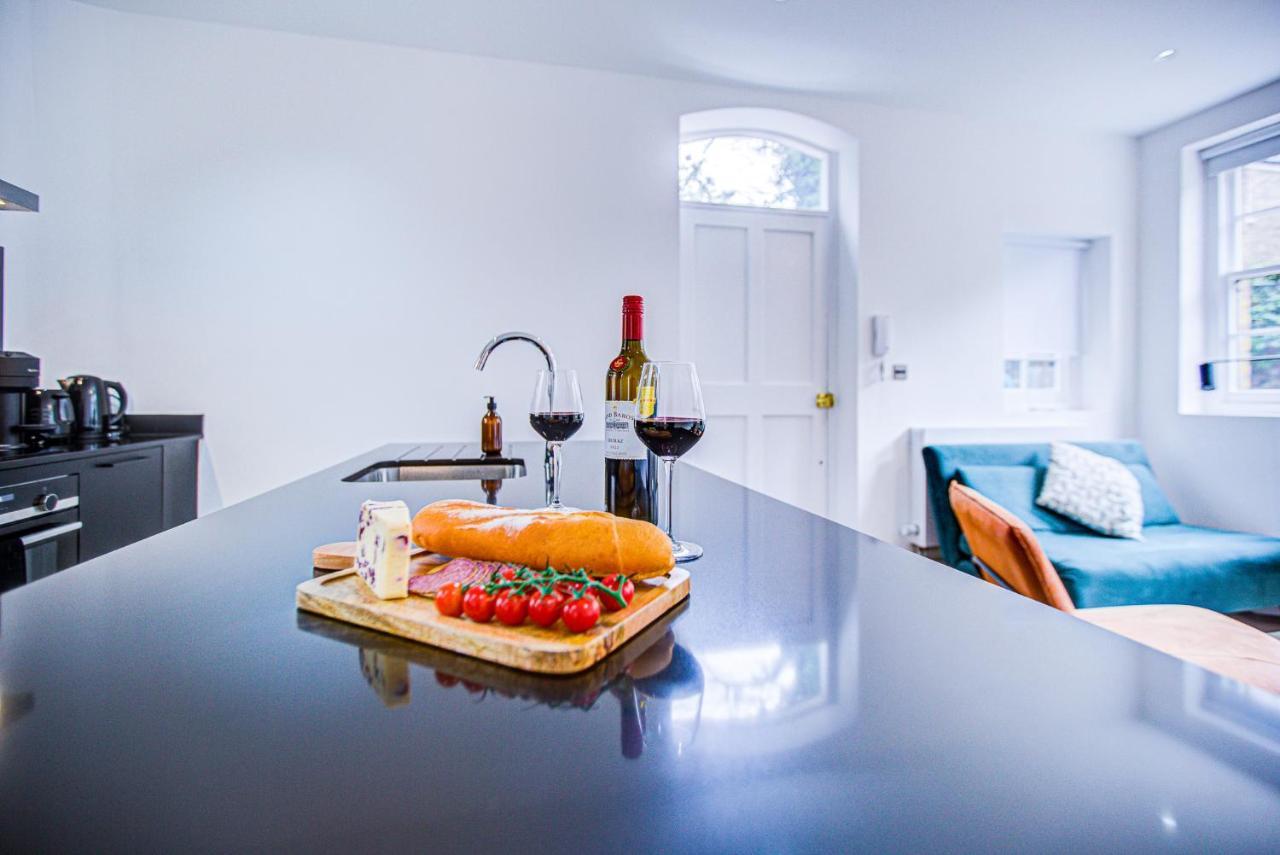 Apartment Charming 1br In A Gated Complex And A Short Walk From Queens Park Tube *