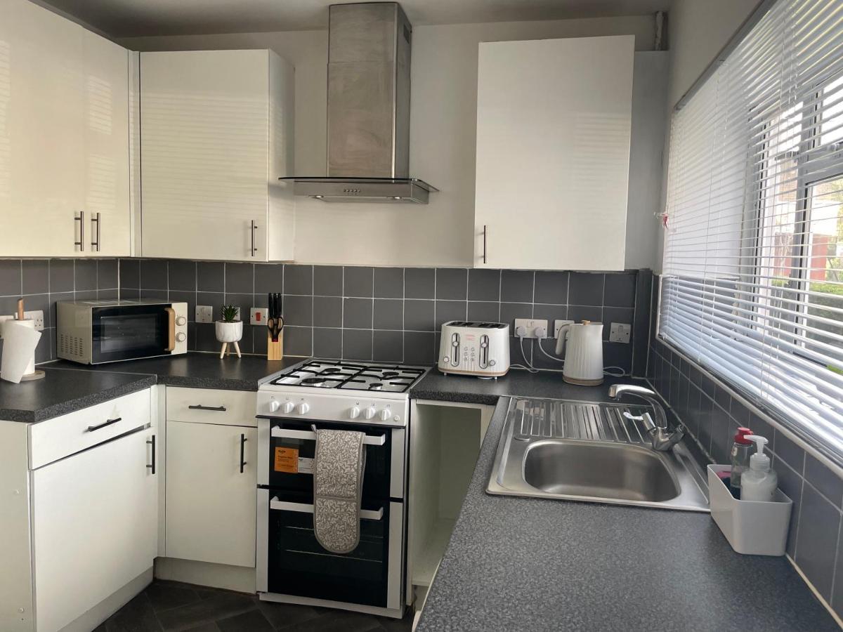 Lovely 2bedroom 4mins From Wimbledon Station London