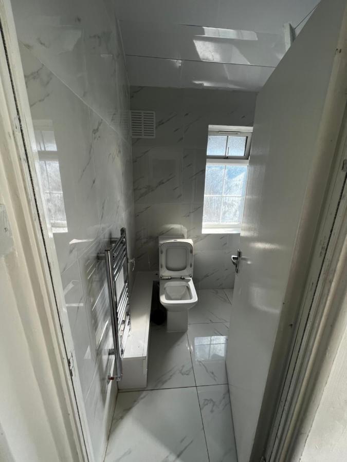 Good Priced Double In Sherperds Bush Guest house